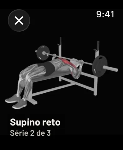 A foto do supino reto em tela cheia no relógio, com o nome e Série 2 de 3 embaixo. Dados de exemplo.