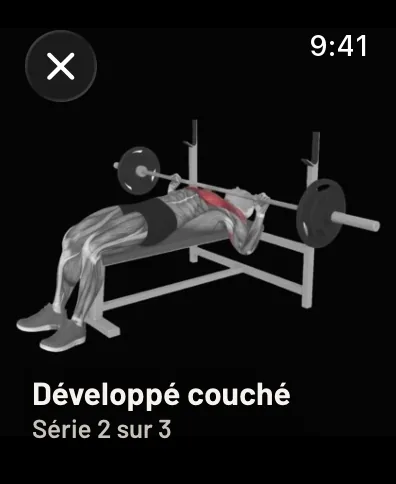 La photo du développé couché en plein écran sur la montre, avec son nom et Série 2 sur 3 dessous. Données d’exemple.