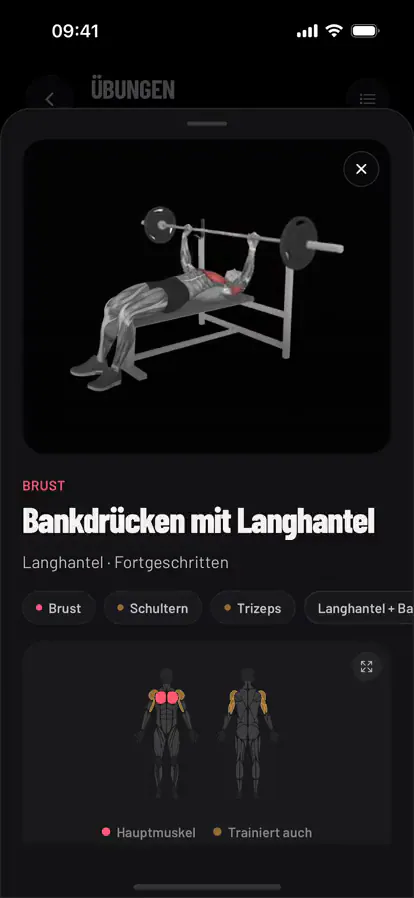 Das Ausführungsvideo einer Übung läuft in der App, mit den Muskeln, die sie trainiert, und den Schritten zur Ausführung