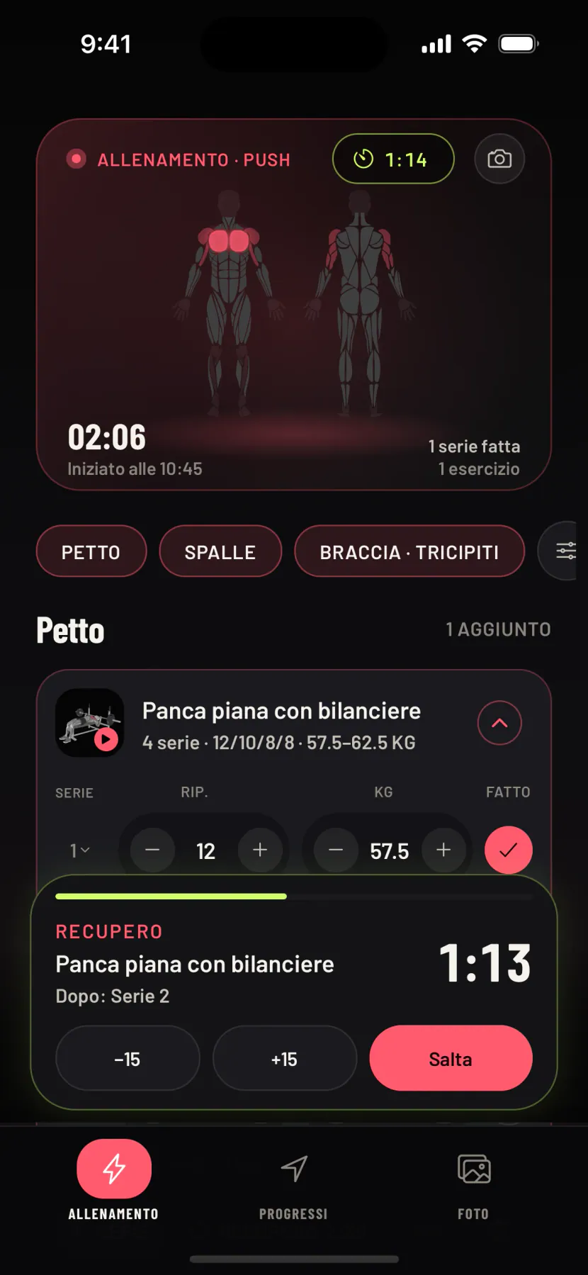 Il timer di recupero in conto alla rovescia dopo che hai spuntato una serie di panca piana, con i pulsanti per togliere o aggiungere 15 secondi oppure saltarlo